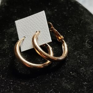 NEW Elegant Gold-tone Hoop Earrings